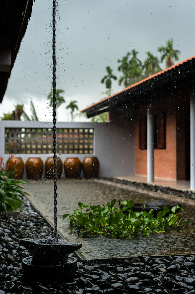 Khu vực này đang có tốc độ tăng dân số nhanh chóng, một phần do người dân thành thị muốn khám phá cuộc sống nông thôn và chạy trốn khỏi các thành phố bận rộn.