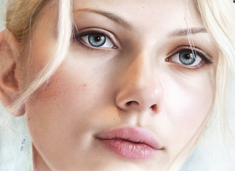 Được biết, sinh ra ở Nga nhưng Stefan Pabst đã sống ở Đức từ năm 15 tuổi. Năm 2007, anh bắt đầu nghiệp vẽ nhưng nhanh chóng chán nản vì không có gì đột phá.