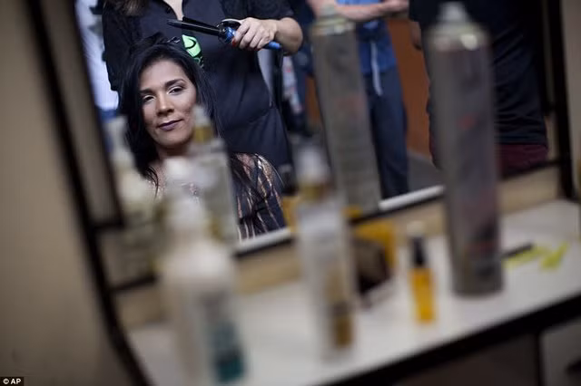 Hang tram nu tu nhan mang thai, moi nam to chuc thi hoa hau mot lan-Hinh-8