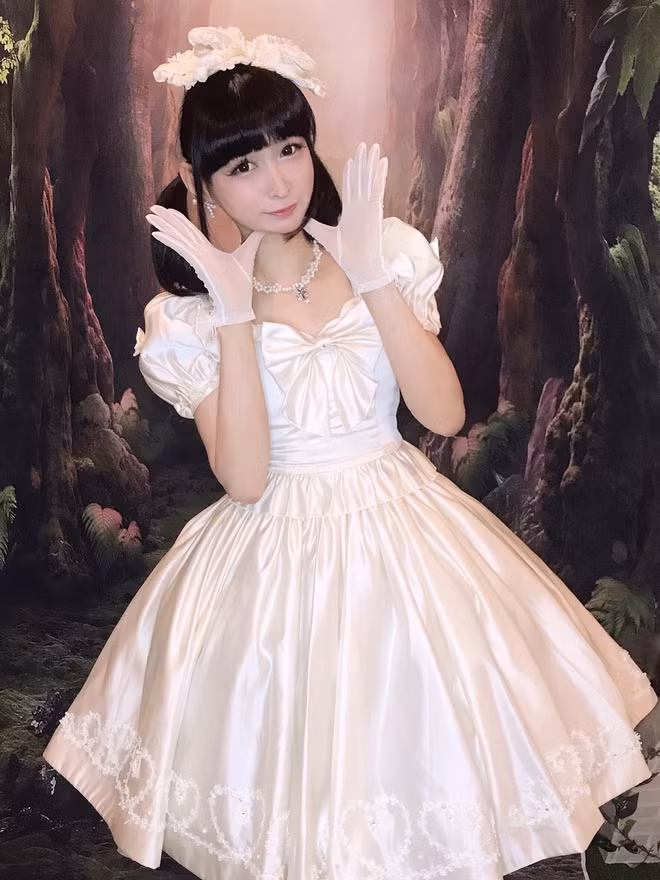 Choang vang nguoi dan ong 43 tuoi co nhan sac het nhu thieu nu doi muoi-Hinh-4