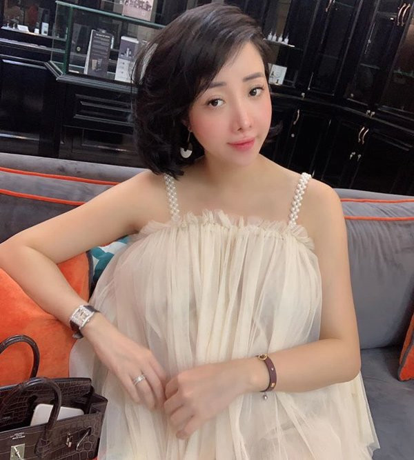 Hotmom 5 lan de thuong, sinh xong 10 ngay da ve dang-Hinh-6