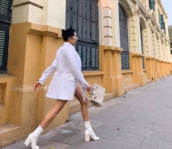 Hotmom 5 lan de thuong, sinh xong 10 ngay da ve dang-Hinh-2