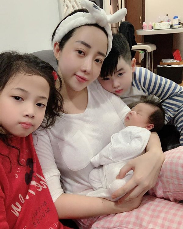 Hotmom 5 lan de thuong, sinh xong 10 ngay da ve dang