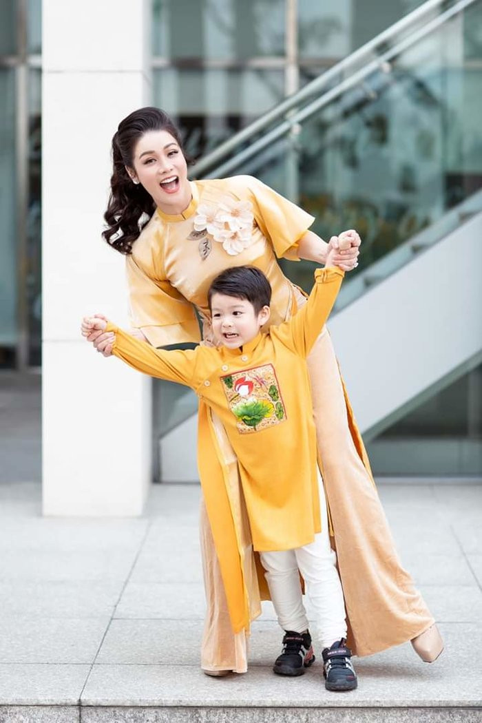 Nhat Kim Anh dang clip to chong cu khong cho gap con ngay Tet-Hinh-5