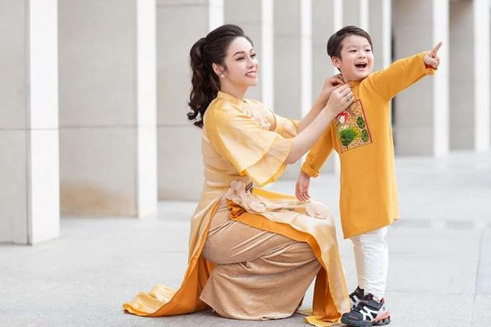 Nhat Kim Anh dang clip to chong cu khong cho gap con ngay Tet-Hinh-7