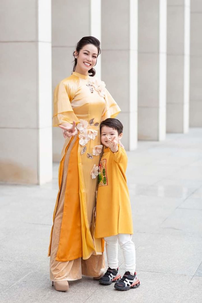 Nhat Kim Anh dang clip to chong cu khong cho gap con ngay Tet-Hinh-6