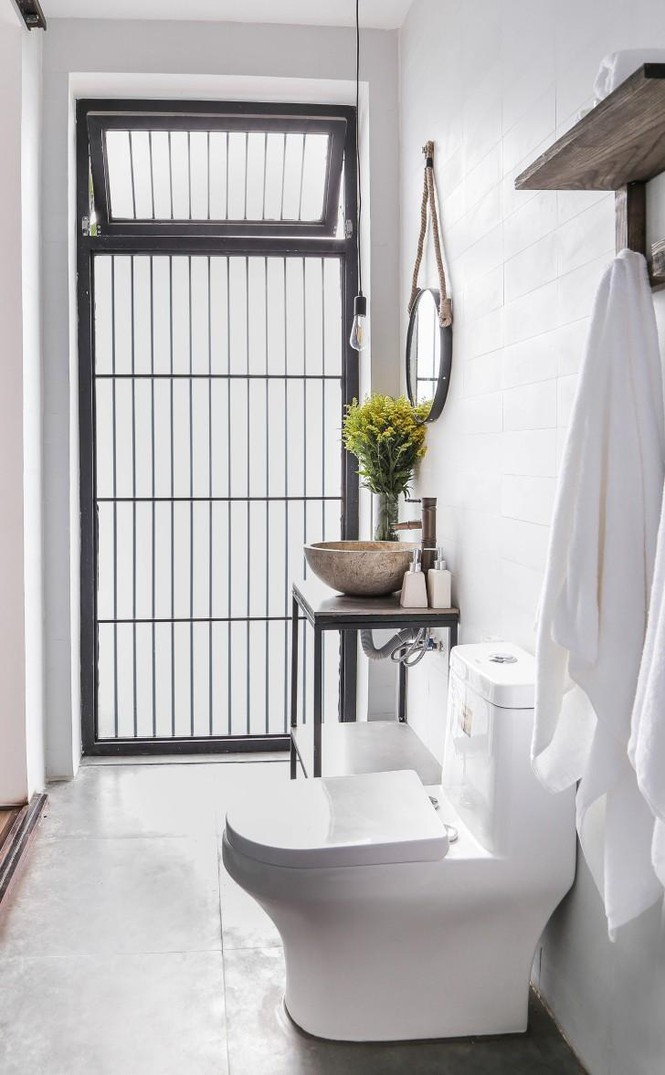 Khu vệ sinh nội thất đơn giản nhưng khoa học, sạch sẽ.