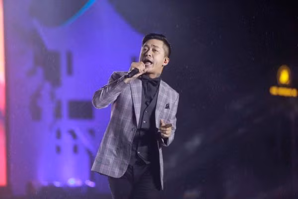 Bau show quyt tien cat-xe, tim du cach khong tra Tuan Hung