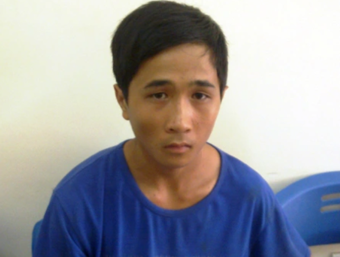 Nhưng đến ngày 9/8/2012, Quang đột ngột “mất tích”. Ngày 10/8/2012, các trinh sát xác định được Quang đang trốn trong rừng nên một mặt tổ chức lực lượng vây bắt, một mặt thuyết phục gia đình liên lạc, kêu gọi Quang ra đầu thú. Tuy nhiên, qua trao đổi với gia đình, Quang cho biết không đầu thú, đồng thời yêu cầu mẹ đem tiền, quần áo và cơm đến. Trưa cùng ngày, bà Vũ Thị Hiền (mẹ Quang) gọi điện thoại hẹn gặp Quang tại Trường Tiểu học Quỳnh Châu B đưa áo quần, tiền. Quang vừa xuất hiện thì bị bắt giữ.