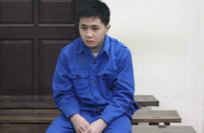 Theo lời khai của Quang, đầu tháng 8/2012, Phan Văn Quang mang tới nhà ông L. điện thoại cũ để bán, nhưng bị ông L. chê “điện thoại rách, bán mất công”. Cay cú vì nghĩ ông L. xem thường mình, Quang nung nấu ý định giết ông L. cho bõ tức. Ngày 6/8/2012, Quang thủ sẵn một chiếc liềm trong người rồi điện thoại nhờ ông L. chở tới xã Tân Thắng. Đợi đến khi trời nhá nhem tối, đi qua đoạn đường vắng, Quang ngồi phía sau, dùng liềm cứa thật lực vào cổ ông L. Phát hiện ông L. đã chết, Quang mở cửa xe bỏ chạy. 