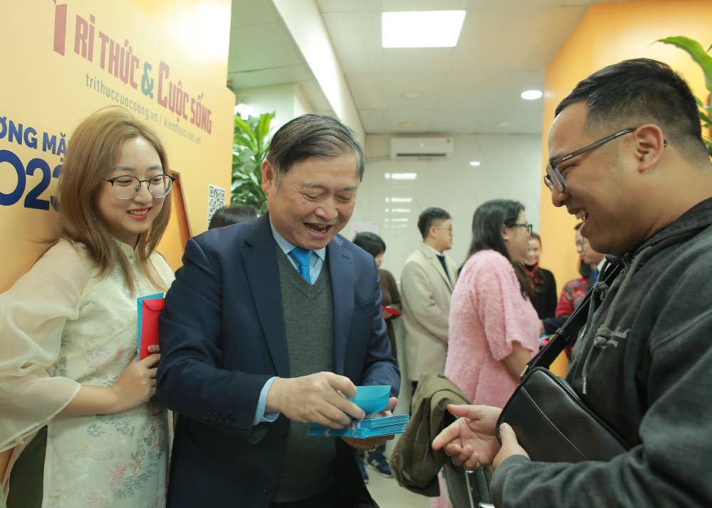 Chủ tịch Phan Xuân Dũng thăm, chúc Tết Báo Tri thức và Cuộc sống Chu tich Phan Xuan Dung tham, chuc Tet Bao Tri thuc va Cuoc song