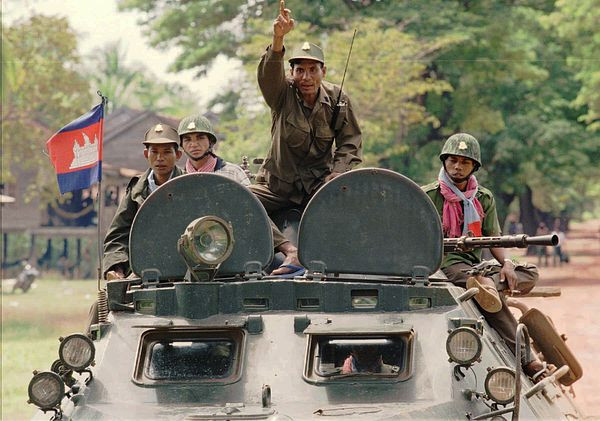 Theo thủ tướng Hun Sen, những hành động của Mỹ càng minh chứng cho sự lựa chọn đúng đắn của ông vào năm 1994, khi Campuchia đã không thay đổi các hệ thống vũ khí hiện có trong quân đội để mua các hệ thống vũ khí của Mỹ.