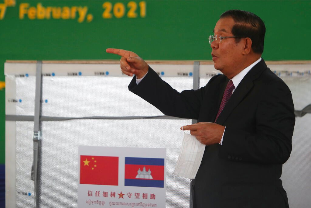 Sau đó, Thủ tướng Hun Sen đã ra lệnh loại bỏ hoặc đưa vào niêm cất các vũ khí của Mỹ, với lý do những vũ khí này không mang lại hiệu quả chiến đấu cho quân đội Campuchia và vì những ràng buộc quan trọng liên quan đến việc mua bán vũ khí, làm suy yếu tính độc lập của khách hàng trong việc bảo vệ đất nước.