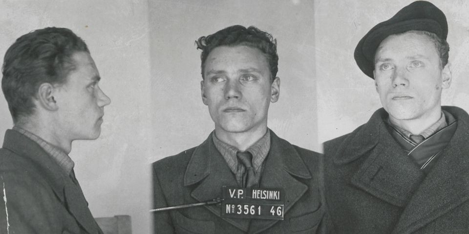 Tháng 6/1945, Lauri Törni đào tẩu khỏi trại tù binh tại Lübeck và tìm đường vượt biên về Phần Lan. Tháng 4/1946, Lauri Törni bị Toà án Phần Lan tuyên án 6 năm tù do tội phản quốc vì đã đầu quân cho Đức (từ tháng 8/1944 thì Phần Lan và Đức đã là kẻ thù trong chiến tranh Lapland).