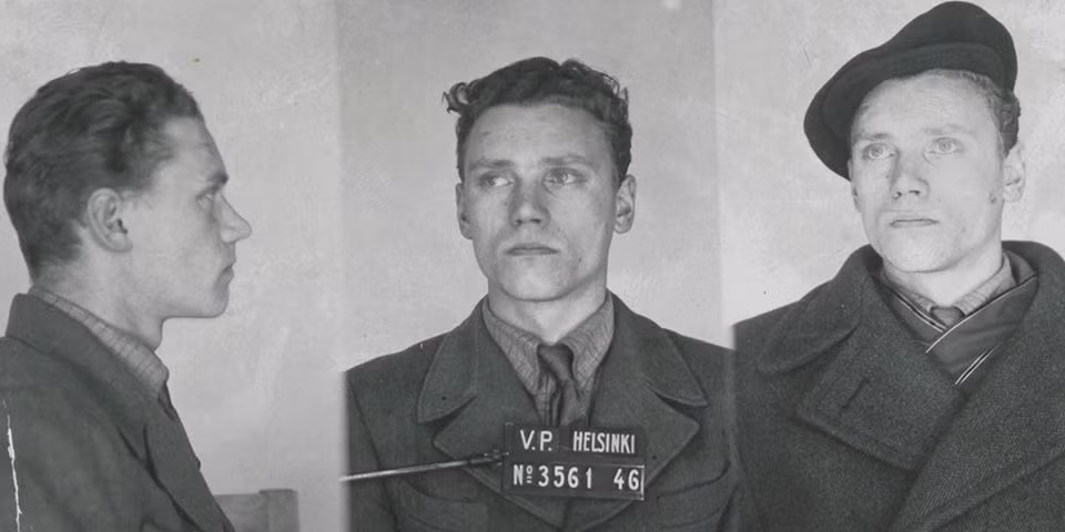 Tháng 6/1945, Lauri Törni đào tẩu khỏi trại tù binh tại Lübeck và tìm đường vượt biên về Phần Lan. Tháng 4/1946, Lauri Törni bị Toà án Phần Lan tuyên án 6 năm tù do tội phản quốc vì đã đầu quân cho Đức (từ tháng 8/1944 thì Phần Lan và Đức đã là kẻ thù trong chiến tranh Lapland).