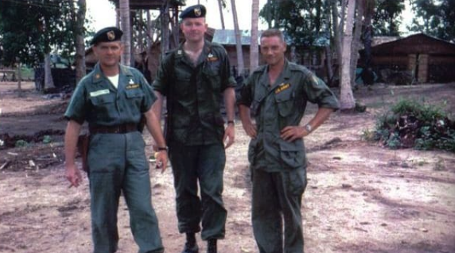 Tháng 2/1965, Lauri Törni trở lại Việt Nam lần thứ 2. Lúc này, Đại uý Lauri Törni thuộc biên chế của Nhóm Nghiên cứu và Quan sát thuộc Bộ Chỉ huy Viện trợ Quân sự Mỹ tại Việt Nam (MACV-SOG), thực hiện hoạt động điều phối các nhóm Biệt kích trên Đường mòn Hồ Chí Minh.