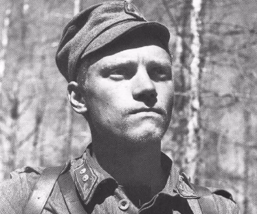 Lauri Allan Törni (Larry Alan Thorne) (28/05/1919-18/10/1965) là một người lính từng phục vụ rất nhiều quân đội, đầu tiên là Quân đội Phần Lan, sau đó tới Waffen-SS của Đức trong Chiến tranh Thế giới và cuối cùng là Quân đội Mỹ. Lauri Törni sinh ra tại Viipuri, Phần Lan. Cha của ông là một thuyền trưởng.