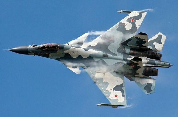 KNIRTI hiện đã phát triển một loạt thiết bị gây nhiễu mới phù hợp với các nhiệm vụ cụ thể của máy bay và được thiết kế để thực hiện nhiều chức năng. Các phiên bản mới nhất của L005S gắn trên đầu cánh của máy bay Sukhoi Su-32FN với hai khoang L175V/VE dưới cánh – một thiết bị gây nhiễu KNIRTI khác.