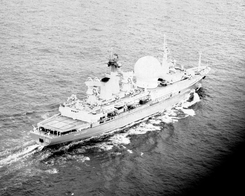 Năm 1977, thời điểm khi dự án được chuẩn bị xong, chính sách làm dịu căng thẳng trong quan hệ giữa Liên Xô và Mỹ đã suy yếu, cuộc chạy đua vũ trang dần chuyển sang chạy đua vũ trụ.