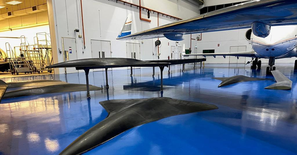 Tuy nhiên, giới chuyên môn cho rằng còn nhiều thách thức trong việc biến các năng lực theo lý thuyết của Arrow thành hiện thực. Chuyên gia Chen Chuanren, thuộc tạp chí Aviation Week, cho rằng các cánh tam giác không ổn định về khí động học, nên cần một máy tính rất mạnh để điều khiển khi bay.