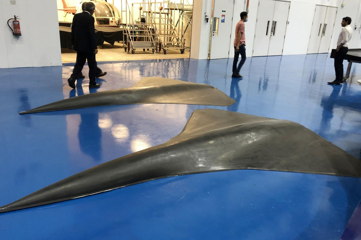 Quá trình phát triển Arrow bắt đầu vào năm 2012 và công ty đã cho chiếc UAV đầu tiên bay thử ở Israel 2 năm sau đó bằng một phiên bản thu nhỏ chỉ dài 4m, với kết quả tốt hơn mong đợi.