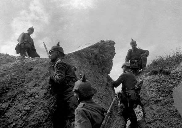 Nhưng cũng phải kể thêm rằng, người kế nhiệm Schlieffen vị trí Tổng Tham mưu trưởng quân đội Đức là Helmuth von Moltke (trẻ) đã có những sửa đổi với bản kế hoạch này, vậy nên kế hoạch Schlieffen mà quân Đức dùng năm 1914 đã thay đổi đi ít nhiều với những gì Schlieffen lập ra trước đó.