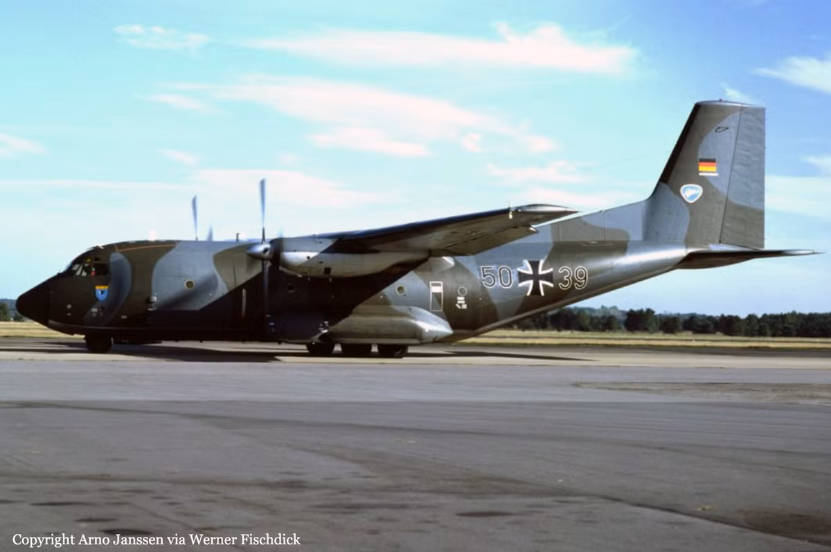 Cùng lúc đó tại Đức, ba máy bay vận tải C-160 đã được tổ chức sẵn sàng bay đến khu vực Balkan. Tàu Niedersachsen đã sẵn sàng chờ đợi ở cảng Durrës, Albania. 11h30, chính phủ Đức dưới thời Thủ tướng Helmut Kohl quyết định triển khai lực lượng vũ trang Đức để di tản khỏi đại sứ quán.