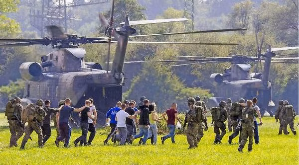 Có 98 người đến từ 22 quốc gia đã di tản thành công: Đức: 21 người, Hungary: 14, Nhật: 13, Áo: 11, CH Séc: 5, Đan Mạch, Peru, Thụy Sĩ: 3, Ai Cập, Albania, Bosnia and Herzegovina, Hà Lan, Ba Lan, Hàn Quốc: 2, Argentina, Bỉ, Phần Lan, Italia, Luxembourg, Philippines, Thuỵ Điển, Tây Ban Nha: mỗi nước một công dân. Nguồn ảnh: History.