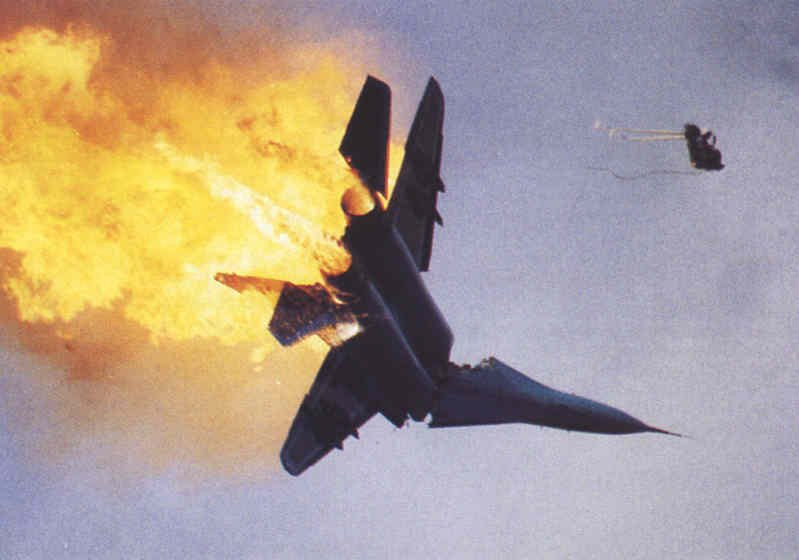 Còn với các máy bay chiến đấu chủ yếu là các máy bay đa năng MiG-29K mới, được trao vào tay các tân phi công của Trung đoàn Không quân Hải quân số 100. Và kết quả là gì? Hai chiếc máy bay bị rơi xuống biển và một chiếc tàu tuần dương đã phải sửa chữa do tai nạn với máy bay.