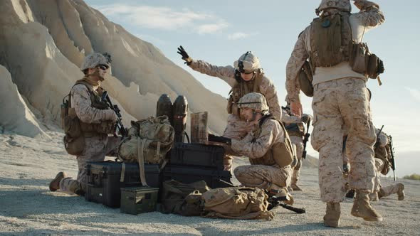 Hiệu quả của các hoạt động này ảnh hưởng lớn đến cục diện chiến trường. Vì vậy, hiện nay quân đội các nước luôn muốn kiểm soát không gian trường điện từ, hay phổ tần số, thông qua TCĐT. Trong chiến tranh hiện đại, vai trò của TCĐT tương ứng với 3 lĩnh vực chính TCĐT của ngành: