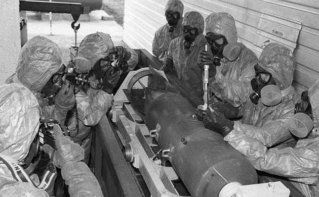 Thực hiện thiện chí đó, nước Nga đã bắt đầu đóng cửa và tiêu hủy các kho vũ khí của họ từ đầu những năm 1990. Năm 1993 Quốc hội Nga phê chuẩn việc ký kết công ước về vũ khí hóa học.