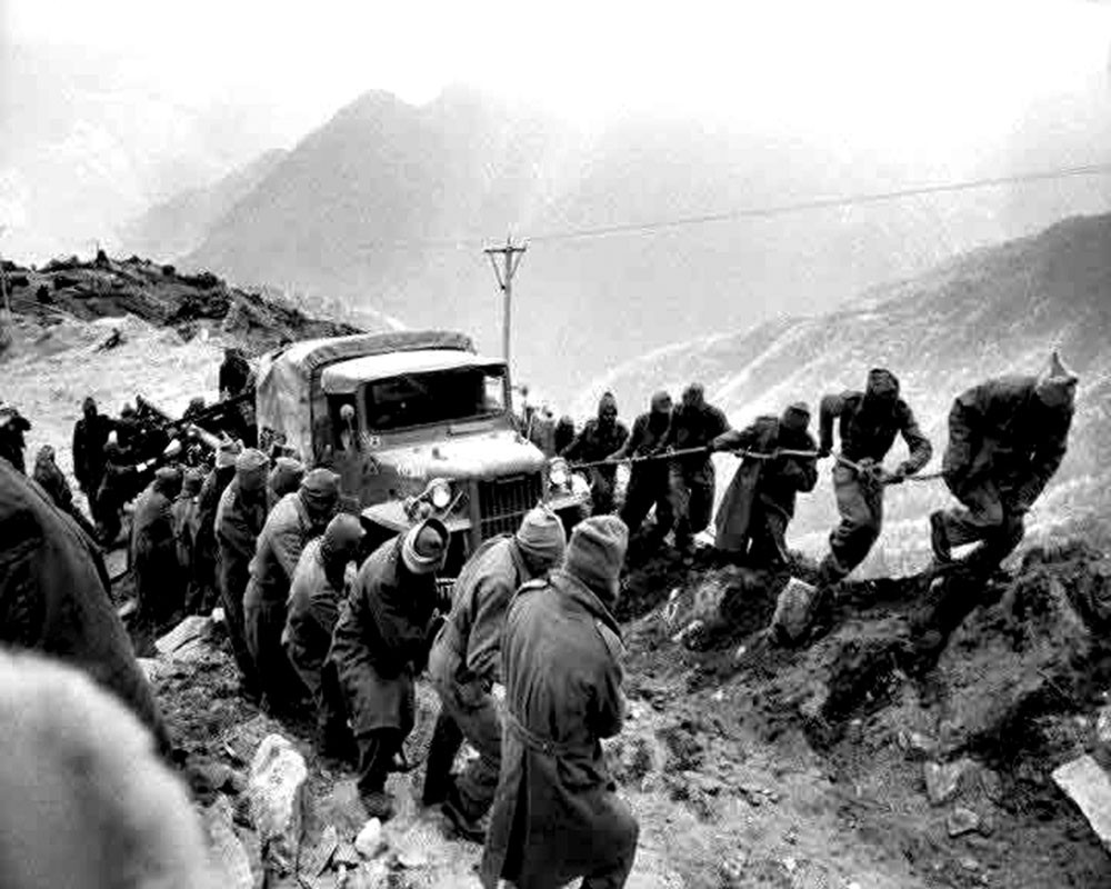 Thứ hai, do sự lớn mạnh của lục quân Ấn Độ, nên mỗi bên đều tìm cách để củng cố quyền kiểm soát Nathu La, một ngọn đèo quan trọng và là một trong số ít các khu vực dọc đường biên giới tranh chấp mà quân đội của cả hai bên vẫn triển khai gần nhau sau cuộc chiến năm 1962.