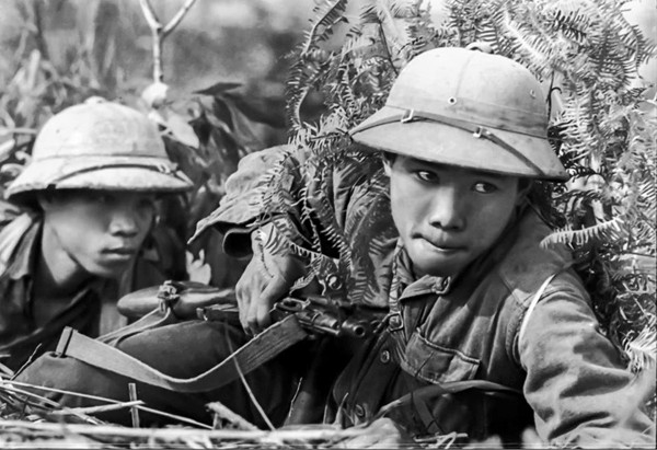 Với lối đánh cận chiến, những người lính giải phóng đã buộc Mỹ không thể chi viện hoả lực cho bộ binh hiệu quả trong tầm gần, bởi nguy cơ “quân ta bắn phải quân mình” là điều quá rõ ràng.