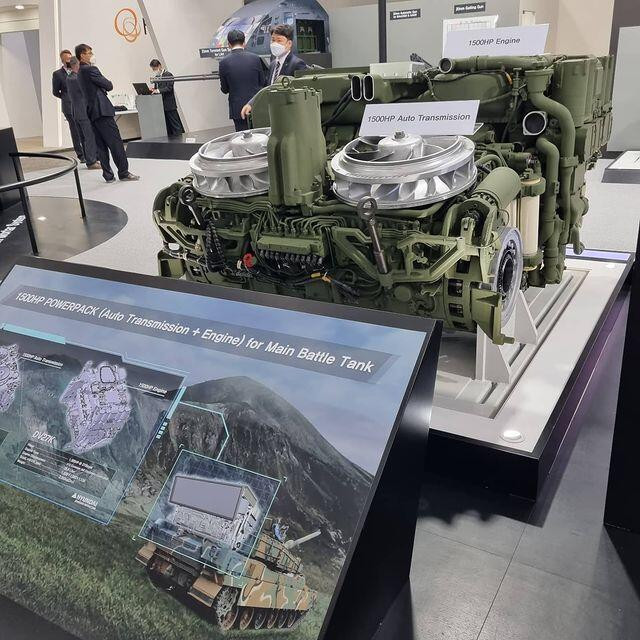 Tuy nhiên trong các thử nghiệm, hộp số EST15K sáu tốc độ của Hàn Quốc không hiệu suất bằng hộp số 5 tốc độ Euro Power Pack của Đức. Trong hai năm, các nhà thiết kế Hàn Quốc đã hoàn thiện và cho ra những chiếc xe tăng đầu tiên, kết quả là K-2 được trang bị động cơ nội địa và hộp số của Đức.