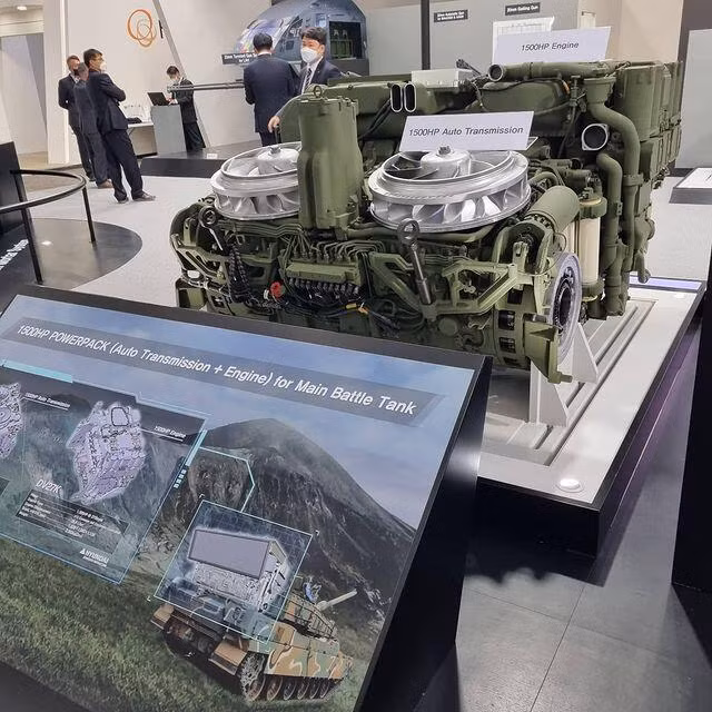 Tuy nhiên trong các thử nghiệm, hộp số EST15K sáu tốc độ của Hàn Quốc không hiệu suất bằng hộp số 5 tốc độ Euro Power Pack của Đức. Trong hai năm, các nhà thiết kế Hàn Quốc đã hoàn thiện và cho ra những chiếc xe tăng đầu tiên, kết quả là K-2 được trang bị động cơ nội địa và hộp số của Đức.