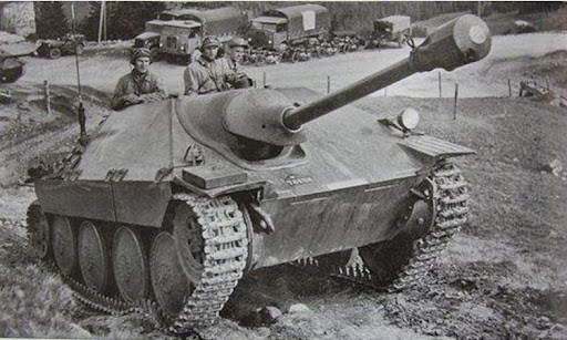 Mặc dù Thụy Sĩ có các công sự kiên cố trên dãy Alpes và có thể sản xuất các loại pháo lên tới 150mm, nhưng lực lượng chống tăng của họ cực kỳ yếu. Bộ Tổng tham mưu Đức đã từng vạch ra hai kế hoạch lớn để xâm lược Thụy Sĩ, nhưng may mắn là cả hai đều bị loại bỏ. Nguồn ảnh: Warhistory.