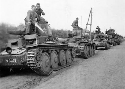 Nhìn chung, LT vz 38 vượt trội hơn phần lớn những mẫu xe tăng trong biên chế quân đội Đức khi đó, ngoại trừ Panzer IV với một khẩu 75mm nòng ngắn, nhưng loại xe tăng này chỉ được quân Đức sản xuất với số lượng nhỏ.