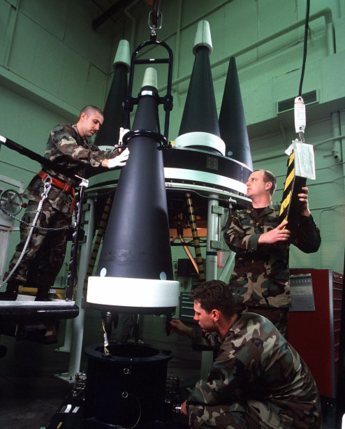 Tên lửa này có thể mang theo 10-15 đầu đạn bay theo một quỹ đạo cực kỳ phức tạp, khó lường. Các giếng phóng sẽ được bảo vệ tối đa và để phá hủy hoàn toàn một giếng phóng như vậy, cần không ít hơn bảy cuộc tấn công hạt nhân có độ chính xác cao. Nhưng có lẽ sẽ không có ai dám kiểm chứng điều này trong thực tế do cái giá phải trả là quá đắt… Nguồn ảnh: RBTH.