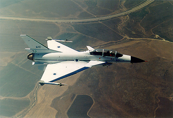 Bất chấp sự lạc quan ban đầu về triển vọng xuất khẩu máy bay Lavi, Israel đã sớm nhận ra rằng Mỹ sẽ không cho phép xuất khẩu rộng rãi loại máy bay chiến này với các công nghệ quan trọng từ Mỹ. Việc Lavi xuất khểu sẽ cạnh tranh trực tiếp với F-16 chỉ càng làm trầm trọng thêm vấn đề giữa Israel và Mỹ.