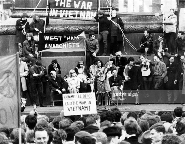 Kháng chiến chống Mỹ là một chiến tranh ác liệt với quy mô lớn kéo dài gần 20 năm. Đây cũng là lần đầu tiên, hậu quả tàn khốc của vũ khí chiến tranh được xuất hiện trên sóng TV trực tiếp của các nước tiên tiến.