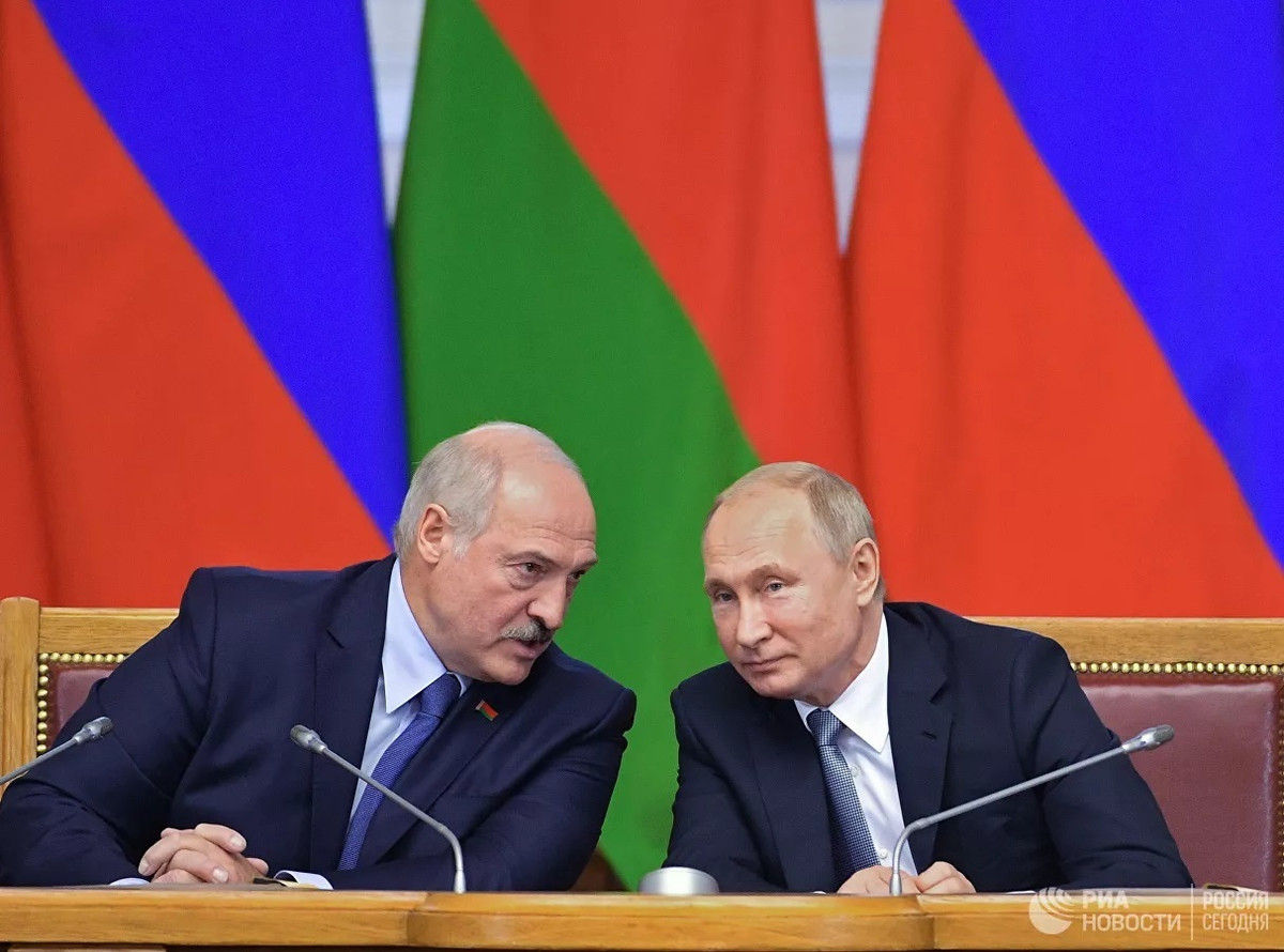 Tổng thống Lukashenko cũng chỉ ra rằng Belarus sẽ hỗ trợ Nga trong trường hợp có các hành động khiêu khích từ Ukraine và lần đầu tiên công nhận Bán đảo Crimea là một phần của Nga cùng với 15 quốc gia thành viên Liên hợp quốc khác, kể từ khi bị lực lượng Nga thực hiện chiếm đóng vào năm 2014.