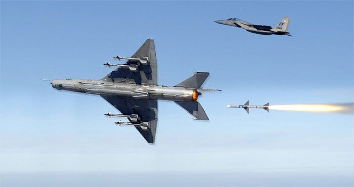 Ngược lại, các chuyên gia Nga bày tỏ sự nghi ngờ về BVR và cho rằng các biện pháp đối phó điện tử, khả năng cơ động né tránh sẽ làm giảm xác suất trúng đích đối với chiến đấu cơ cơ động xuống dưới tỉ lệ bắn trúng dự kiến từ 50-70%. Mặc dù vậy, các máy bay Nga vẫn được thiết kế để tham gia chiến tranh BVR.