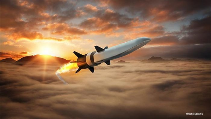 Không có hình ảnh công khai nào về Avangard siêu vượt âm. Tuy nhiên, theo một báo cáo, nó có thể là “thiết kế hình nêm ngắn hoặc một con thoi với các cánh ổn định nhỏ, được lắp ở đầu tên lửa phóng”. Avangard có thể không sử dụng hệ thống đẩy, dựa vào trọng lực và các tính năng khí động học của nó để duy trì tốc độ và độ cao.