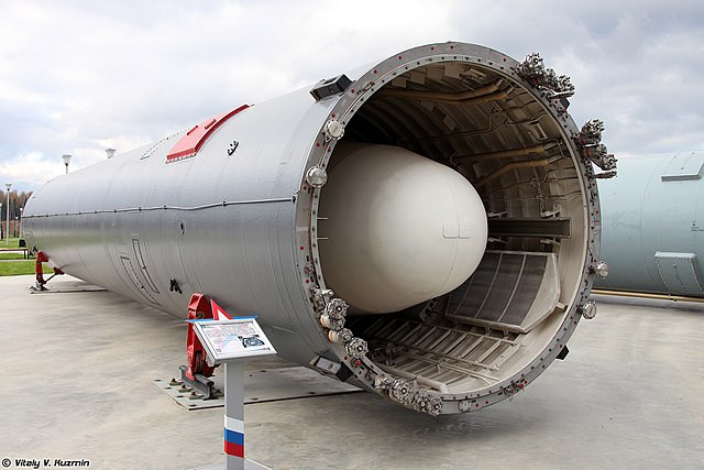 Chuyến bay thử diễn ra vào ngày 26/12/2018 khi Avangard mang theo ICBM UR-100UTTKh, cũng được phóng từ căn cứ không quân Dombarovsky đã bắn trúng mục tiêu tại bãi thử tên lửa Kura. Phó Thủ tướng Nga Yury Borisov một ngày sau đó tuyên bố rằng tên lửa đã bay với tốc độ gấp 27 lần tốc độ âm thanh và nghĩa là nó không thể bị đánh chặn.