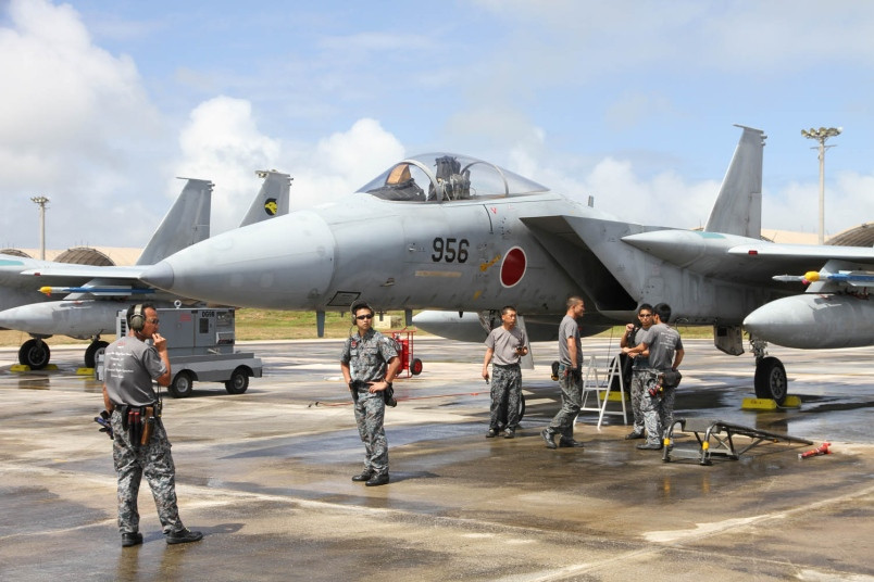 Tuy nhiên, chi phí ước tính để nâng cấp các máy bay chiến đấu đã tăng thêm 3,6 triệu USD, theo thông tin mà Bộ Quốc phòng Nhật Bản cung cấp. Thay vào đó, các máy bay F-15 sẽ được trang bị tên lửa phòng không liên hợp, một loại tên lửa hành trình phóng từ trên không.