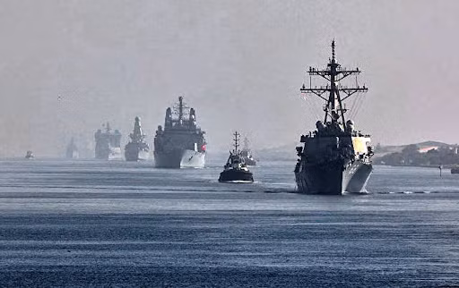 Chuyến thăm của tàu chiến HMS Richmond nhằm tái khẳng định chiến lược hướng về Ấn Độ Dương - Thái Bình Dương của Vương quốc Anh và cam kết của Anh trong việc mở rộng mối quan hệ quốc phòng với các đối tác chủ chốt trong khu vực. Nguồn ảnh: UKnavy/TTXVN.