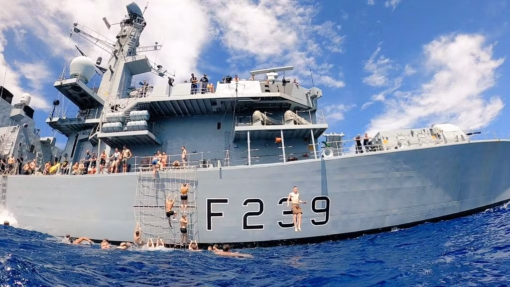 Khinh hạm HMS Richmond, số hiệu F239, là chiếc thứ 10 trong loạt 16 tàu lớp Type 23 của Hải quân Hoàng gia Anh. Tàu có trọng tải tiêu chuẩn 4.900 tấn. Chiều dài 133 mét, chiều rộng 16,1 mét, mớn nước 7,3 mét. Tốc độ 28 hải lý/giờ. Phạm vi hoạt động là 7.800 hải lý. Thủy thủ đoàn là 185 người.