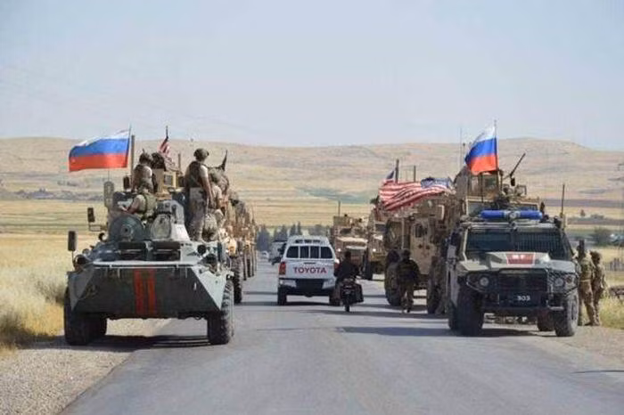 Điều gì đã xảy ra ở Syria sau sự xuất hiện của quân đội Nga, mặc dù rất ít? Ngay cả trong thời điểm “nóng” nhất, số lượng binh sĩ Nga cũng không vượt quá 7 nghìn người. Và quy mô của lực lượng không quân được cho là rất lớn, nhưng trong thời kỳ “đỉnh” cũng chỉ khoảng 70 máy bay.