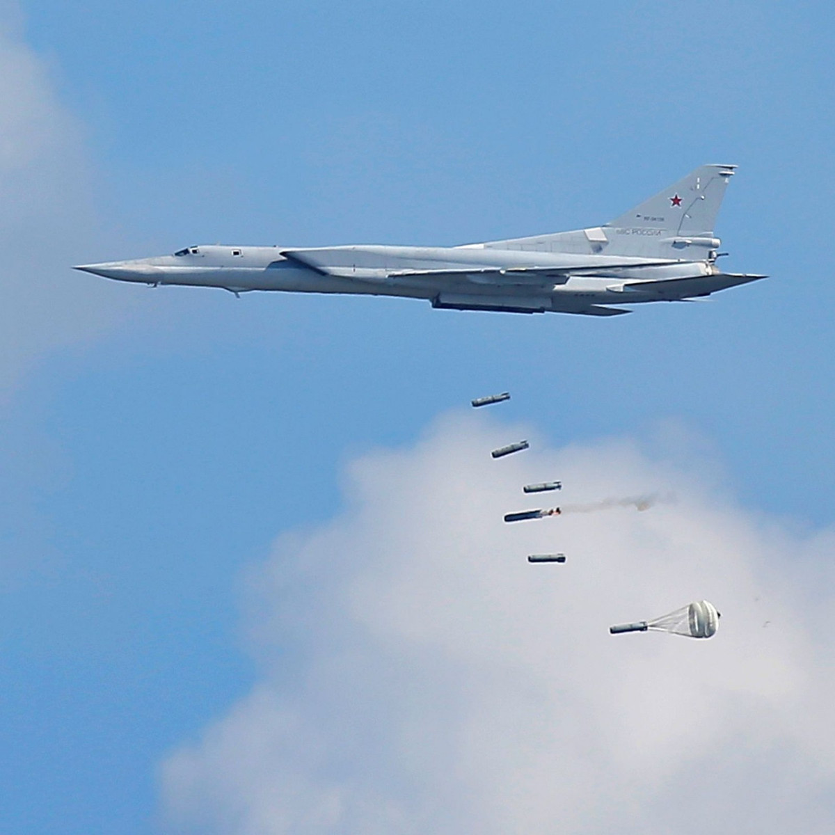 Trong quá trình hoạt động ở Syria, vũ khí phi hạt nhân của máy bay ném bom chiến lược Tu-95 và Tu-160 liên tục tấn công các mục tiêu của kẻ thù, tên lửa hành trình có độ chính xác cao đã tạo nên nét đặc trưng của Không quân chiến lược Nga.