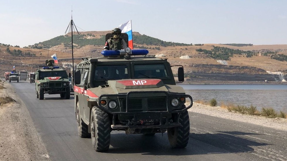 Công việc của quân cảnh Nga cũng rất thú vị, lực lượng này được giao nhiệm vụ khác so với mọi ngày nhằm hỗ trợ lực lượng cảnh sát Syria vẫn còn yếu. Tuy nhiên, cảnh sát quân sự Nga thực hiện tốt công việc của mình, duy trì trật tự trong khu vực chiến sự, được ngay cả các nước phương Tây ngưỡng mộ.